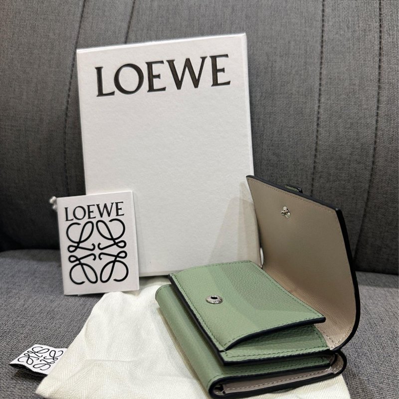 💎Han's house精品服飾💎 LOEWE 拼接 短夾 現貨 原價23000-2