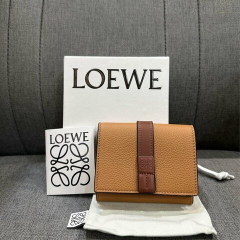 💎Han's house精品服飾💎 LOEWE 拼接 短夾 現貨 原價23000