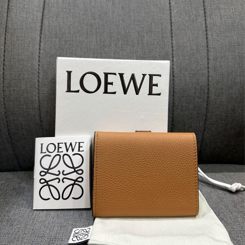 💎Han's house精品服飾💎 LOEWE 拼接 短夾 現貨 原價23000-1