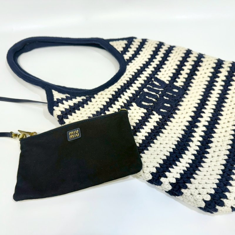 MIUMIU藍白編織金釦IVY托特包-12
