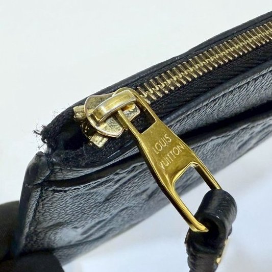 LV黑壓紋Melanie BB拉鍊扁長夾M68712-11