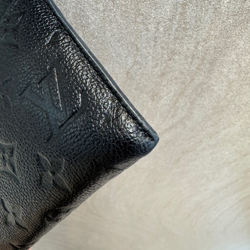 LV黑壓紋Melanie BB拉鍊扁長夾M68712-18