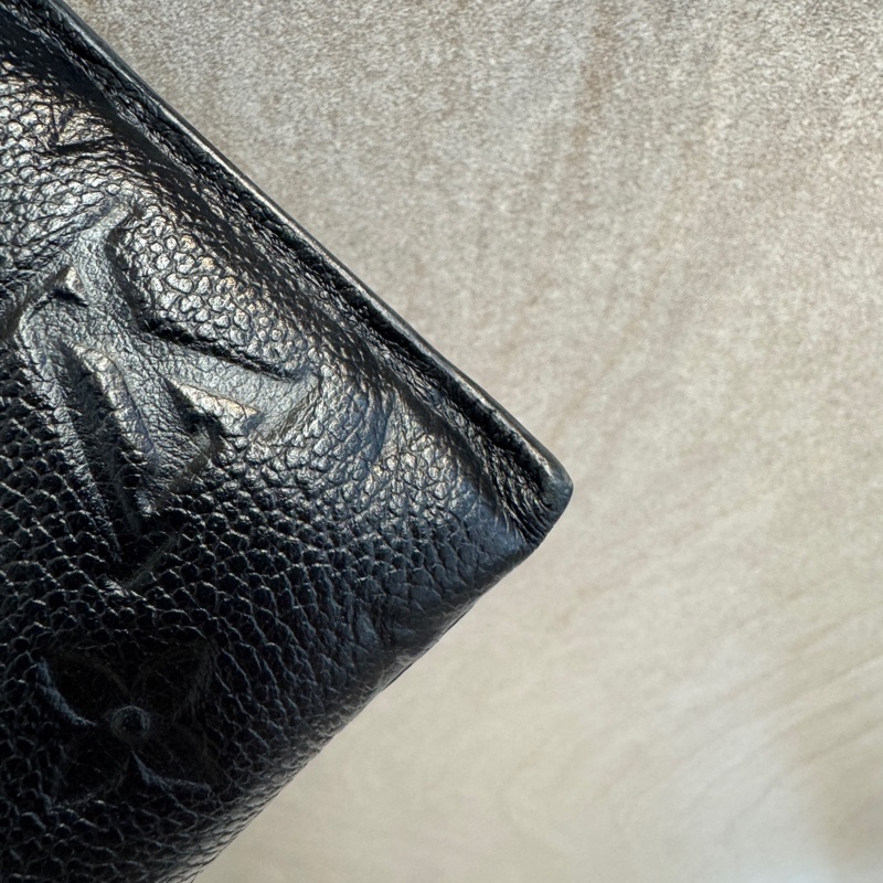 LV黑壓紋Melanie BB拉鍊扁長夾M68712-20