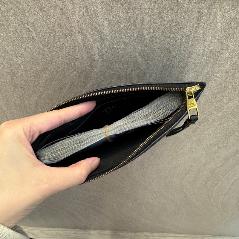 LV黑壓紋Melanie BB拉鍊扁長夾M68712-12