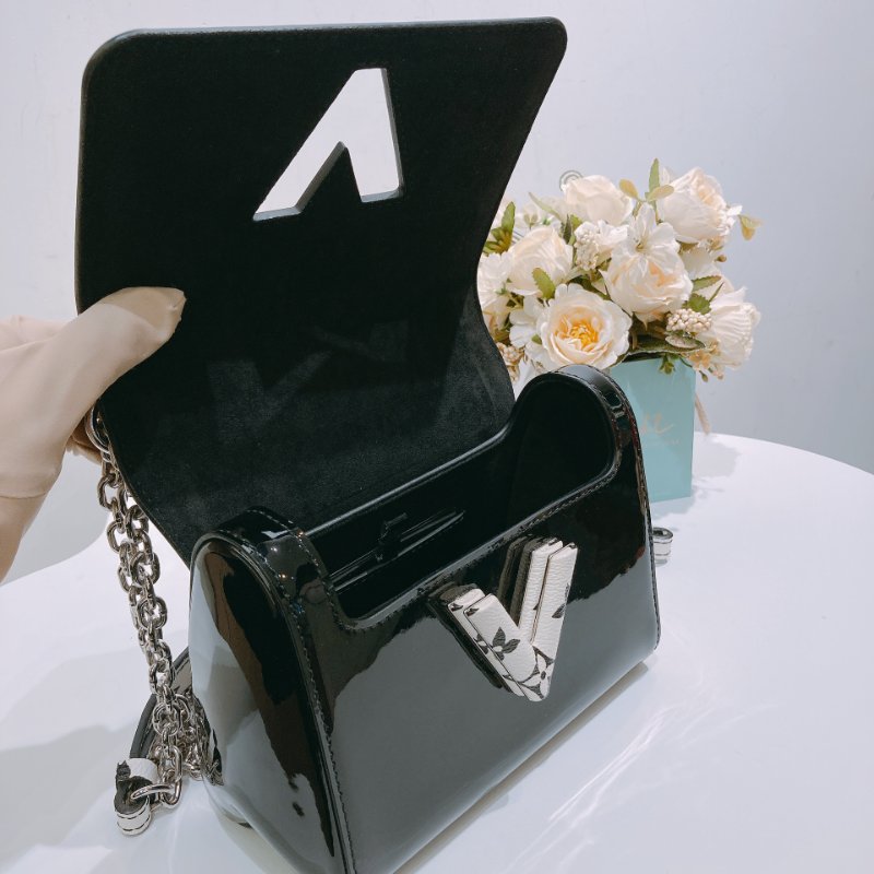 TW4628 Louis Vuitton 路易威登 Twist 小號 黑漆皮 白花 Twist PM Shoulder Bag Black-13