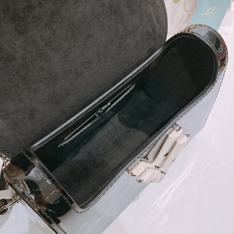 TW4628 Louis Vuitton 路易威登 Twist 小號 黑漆皮 白花 Twist PM Shoulder Bag Black-14