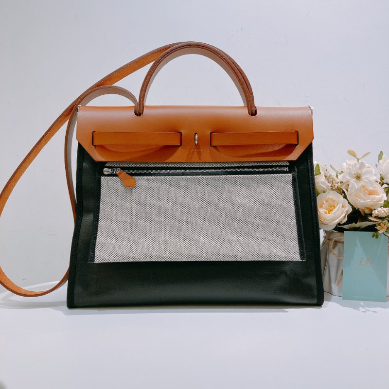 TW4627 Hermes 愛馬仕 防水 休閒又通勤 Herbag 31 WaterProof Black/Gold-1