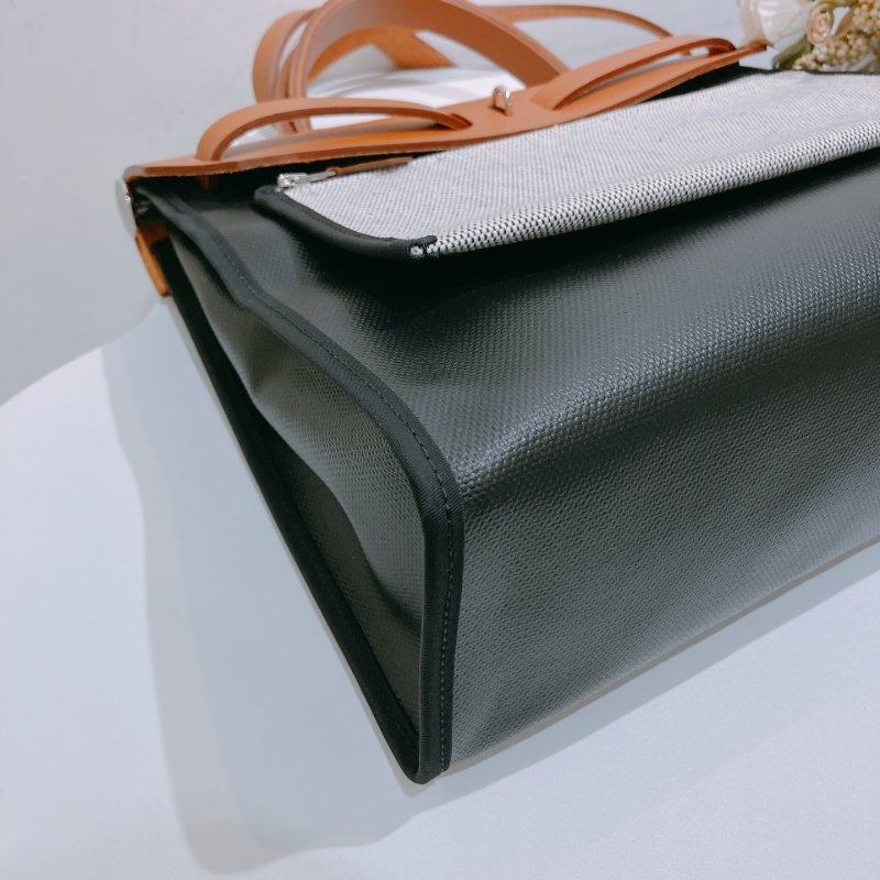 TW4627 Hermes 愛馬仕 防水 休閒又通勤 Herbag 31 WaterProof Black/Gold-7