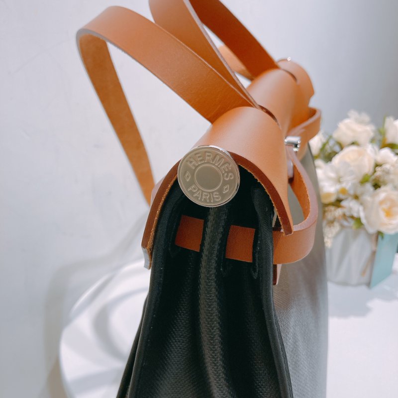 TW4627 Hermes 愛馬仕 防水 休閒又通勤 Herbag 31 WaterProof Black/Gold-9