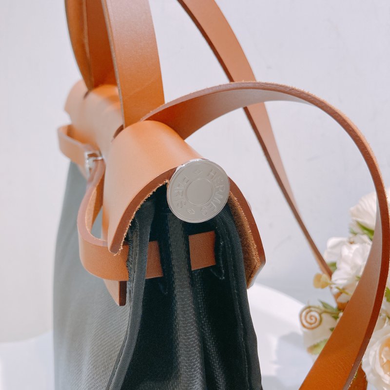 TW4627 Hermes 愛馬仕 防水 休閒又通勤 Herbag 31 WaterProof Black/Gold-10