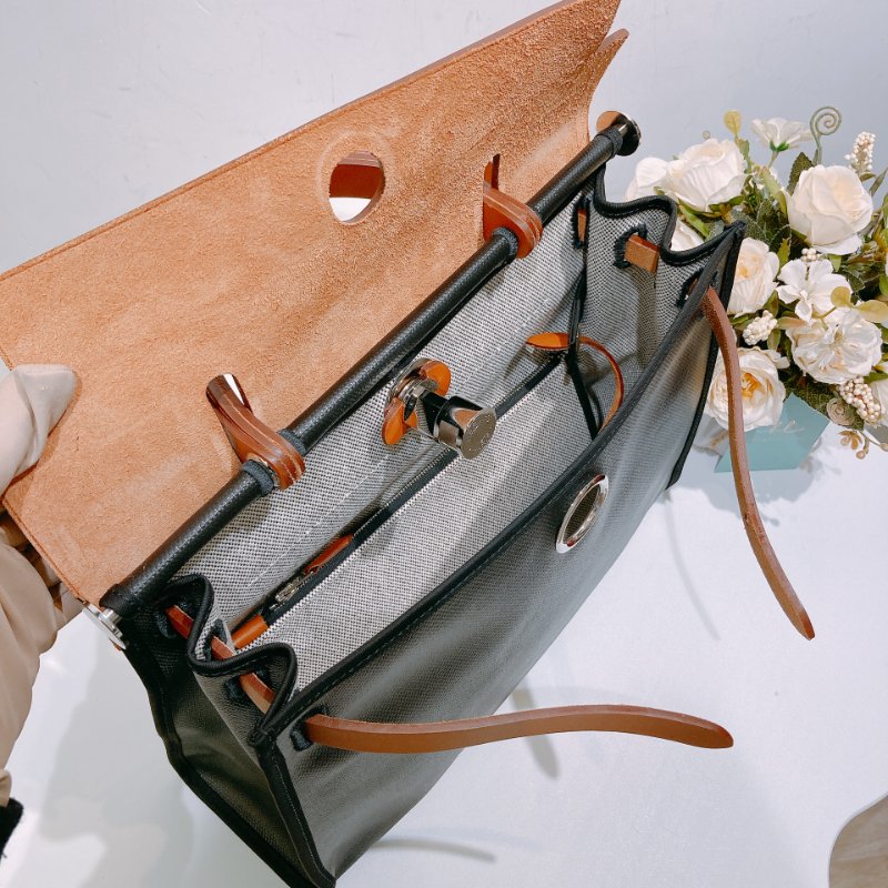 TW4627 Hermes 愛馬仕 防水 休閒又通勤 Herbag 31 WaterProof Black/Gold-14