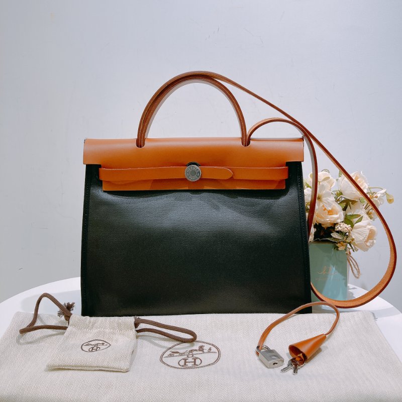 TW4627 Hermes 愛馬仕 防水 休閒又通勤 Herbag 31 WaterProof Black/Gold-22