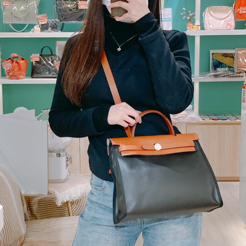 TW4627 Hermes 愛馬仕 防水 休閒又通勤 Herbag 31 WaterProof Black/Gold-23