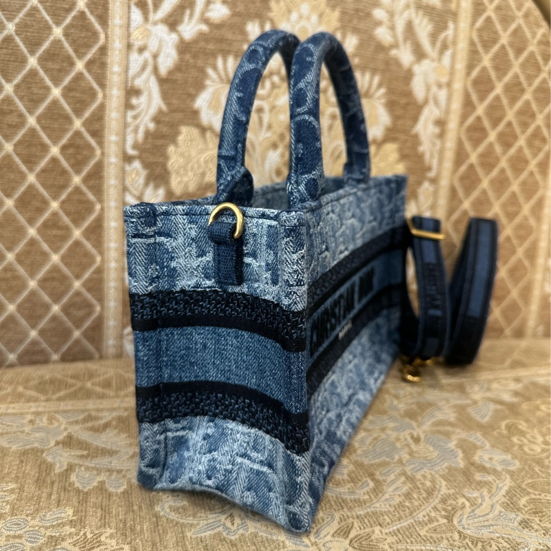 Dior 藍單寧緹花霧金釦手提斜背Mini托特包-2