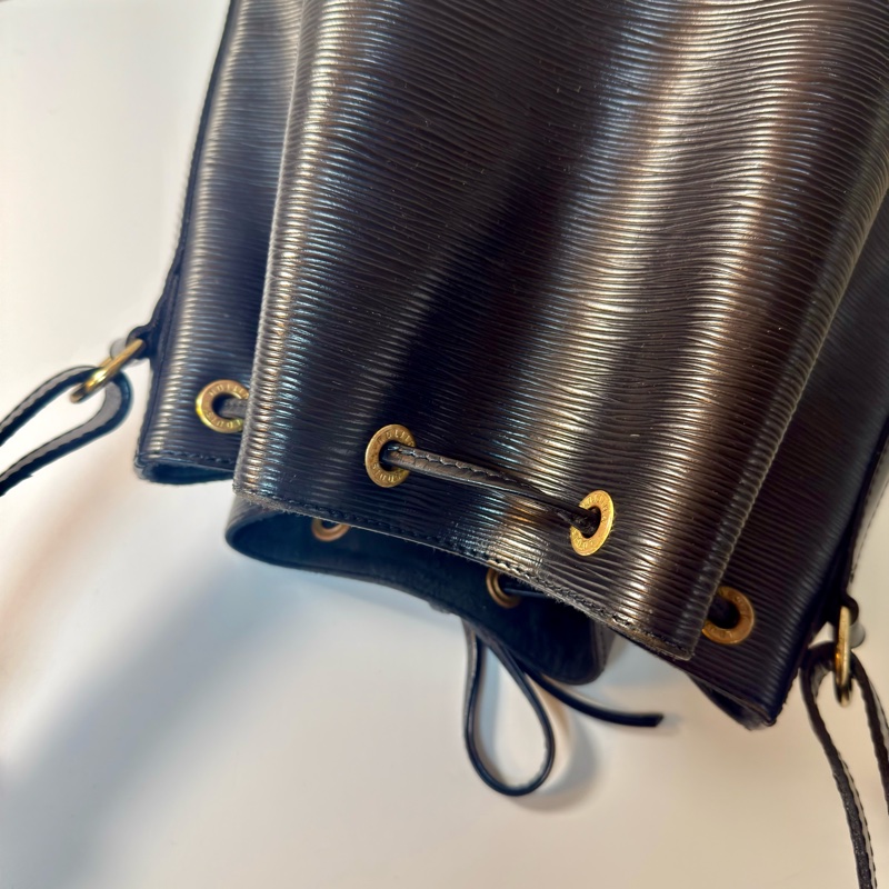 ✔️LOUIS VUITTON LV 路易威登 Epi Noe  水波紋水桶包／黑色-5