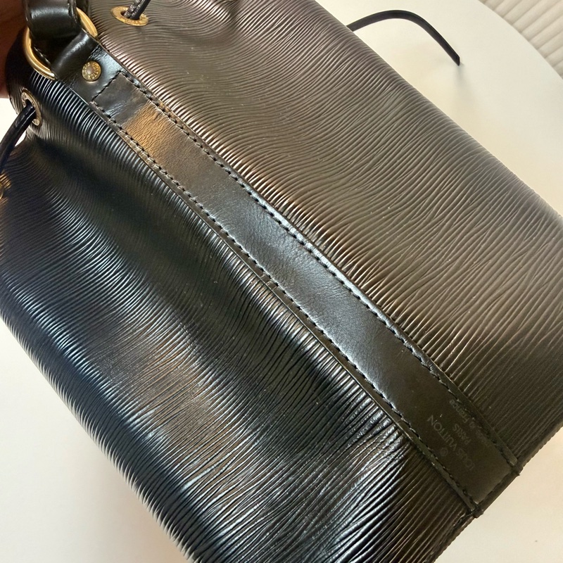 ✔️LOUIS VUITTON LV 路易威登 Epi Noe  水波紋水桶包／黑色-15