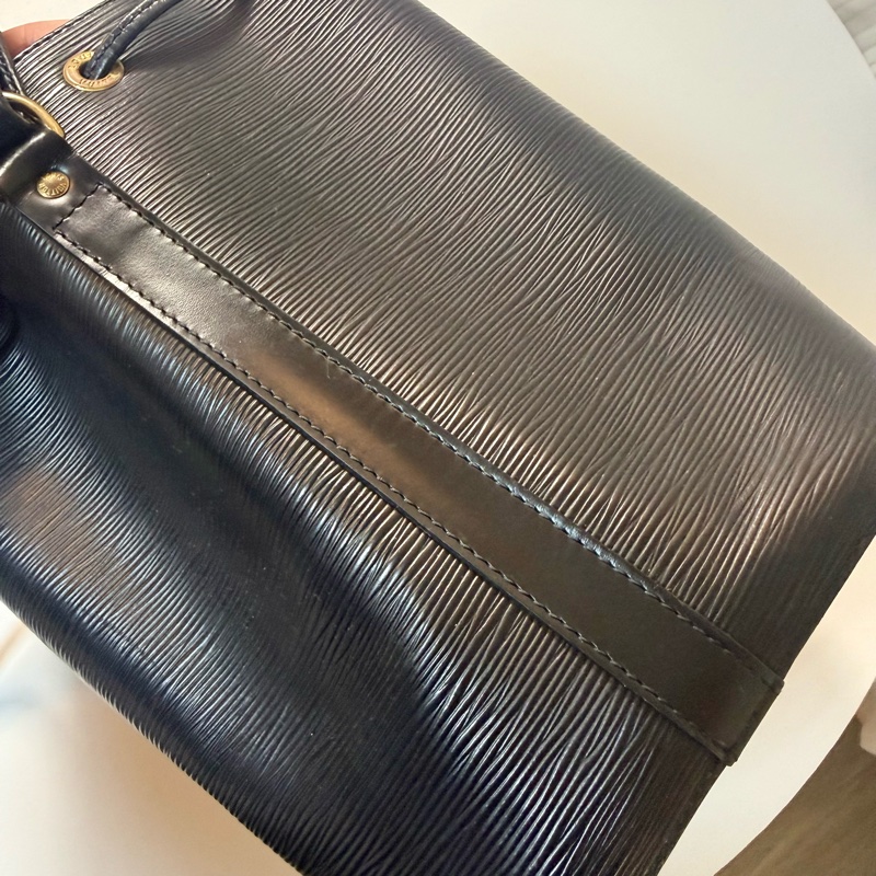 ✔️LOUIS VUITTON LV 路易威登 Epi Noe  水波紋水桶包／黑色-16