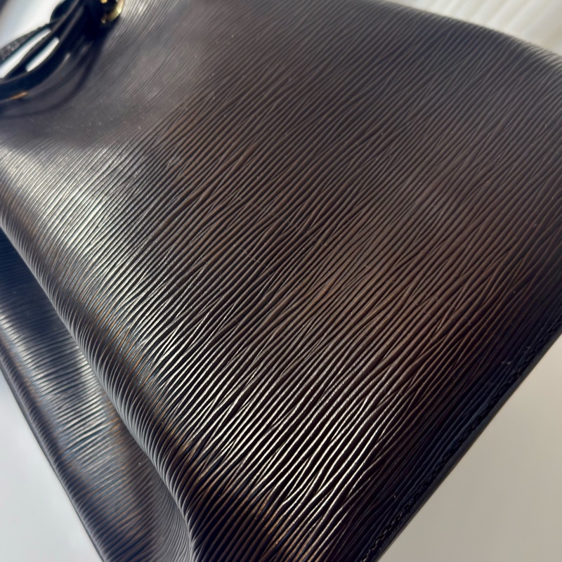 ✔️LOUIS VUITTON LV 路易威登 Epi Noe  水波紋水桶包／黑色-18