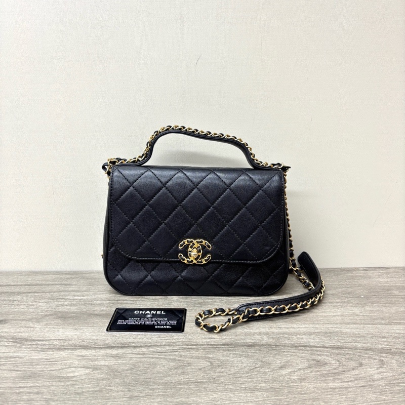 CHANEL 19bag系列黑金手提肩背斜背郵差包23*16*6 98新配件保卡塵袋-1
