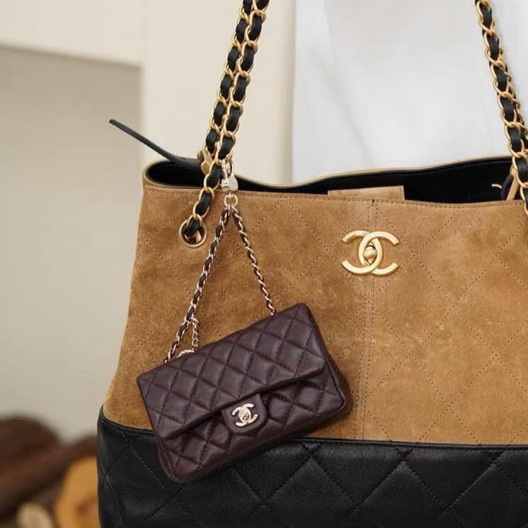 CHANEL深棕色金扣25A珍珠算盤愛心包掛零錢包12*8*3  99新配件塵袋-0