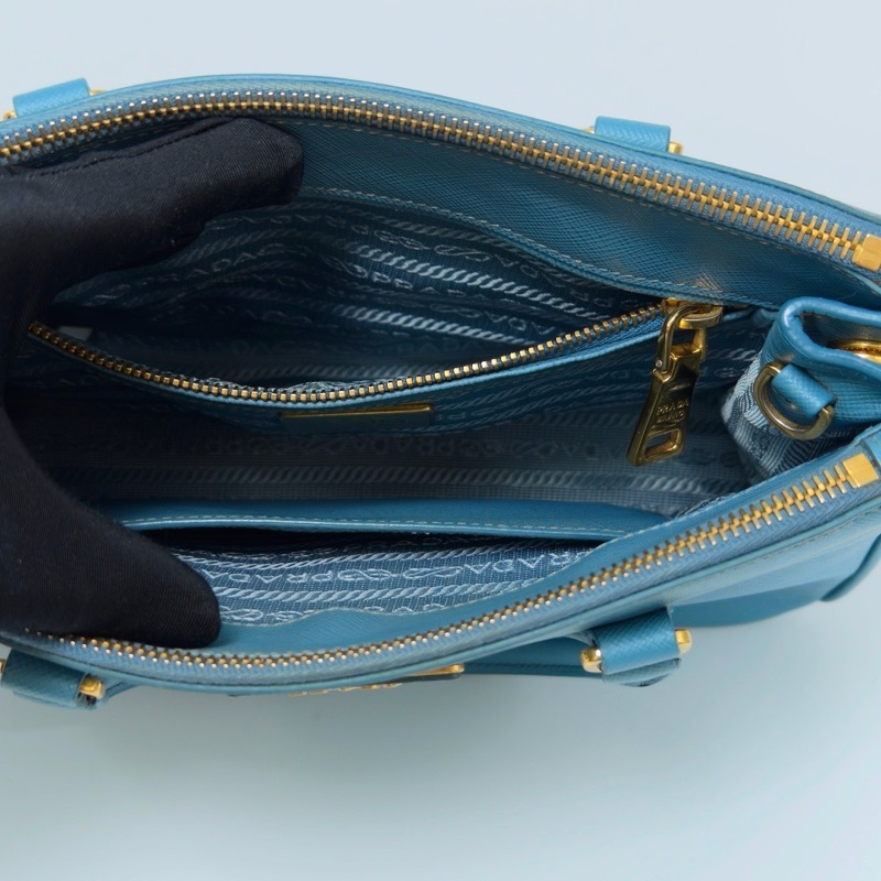 PRADA Galleria 淺藍色金扣小號殺手肩背斜背包25*17*12 98新配件保卡塵袋-2