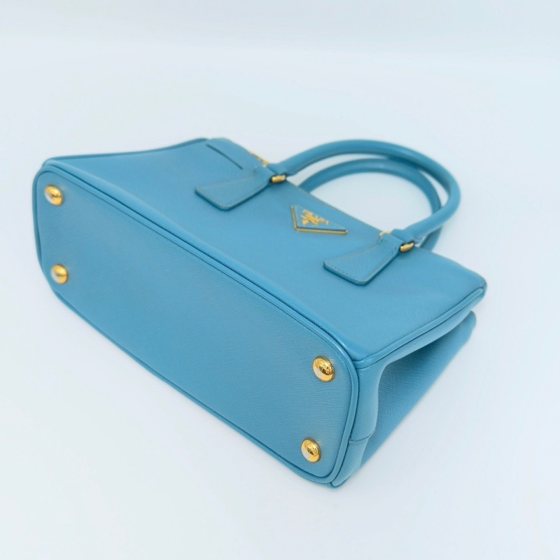 PRADA Galleria 淺藍色金扣小號殺手肩背斜背包25*17*12 98新配件保卡塵袋-3