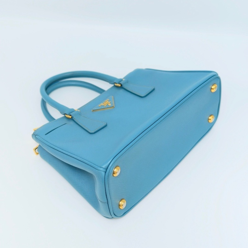 PRADA Galleria 淺藍色金扣小號殺手肩背斜背包25*17*12 98新配件保卡塵袋-5