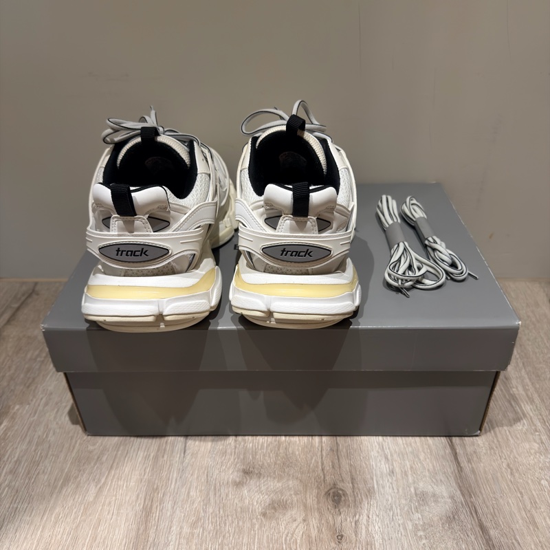 帥哥標配 ⚡️ Balenciaga Track Sneaker 41碼白色 甜價釋出！-6