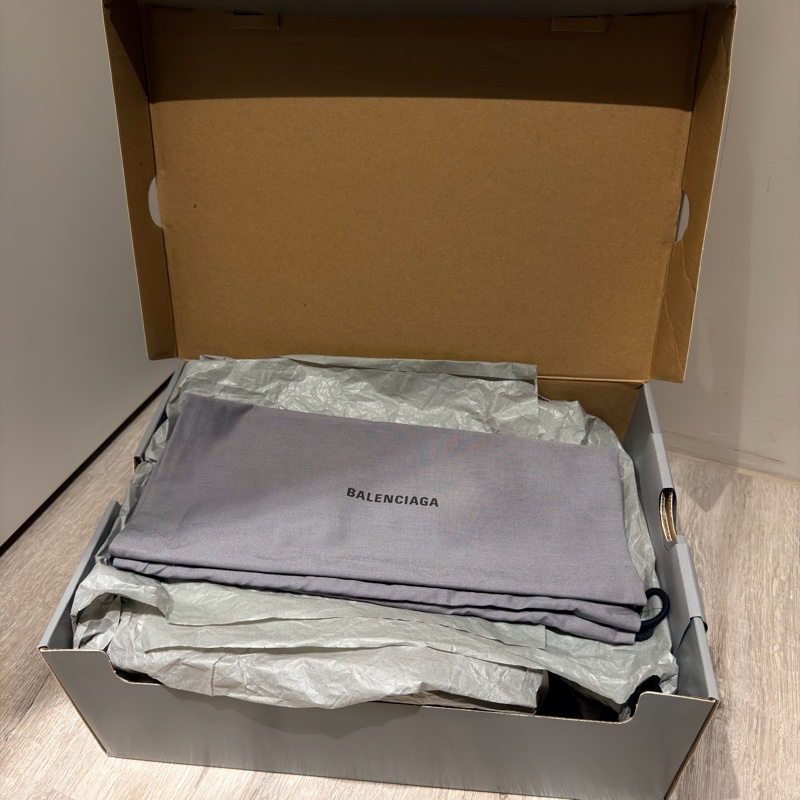 帥哥標配 ⚡️ Balenciaga Track Sneaker 41碼白色 甜價釋出！-11