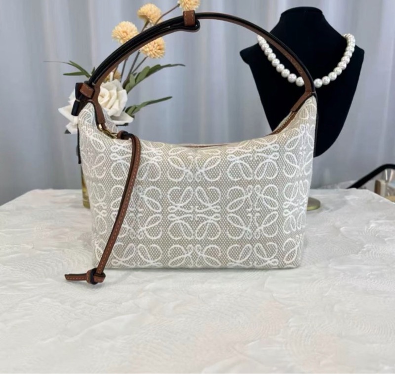 Loewe 白色飯盒包99新配件塵袋-0