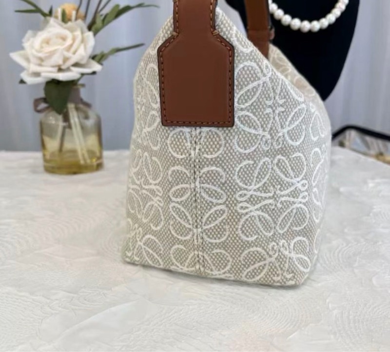 Loewe 白色飯盒包99新配件塵袋-3