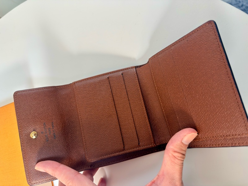 ✔️LV Louis Vuitton 路易威登 Monogram M61652 原花金扣三折零錢短夾-2