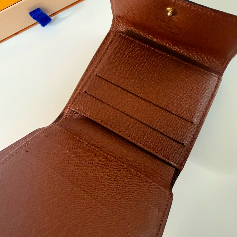 ✔️LV Louis Vuitton 路易威登 Monogram M61652 原花金扣三折零錢短夾-3