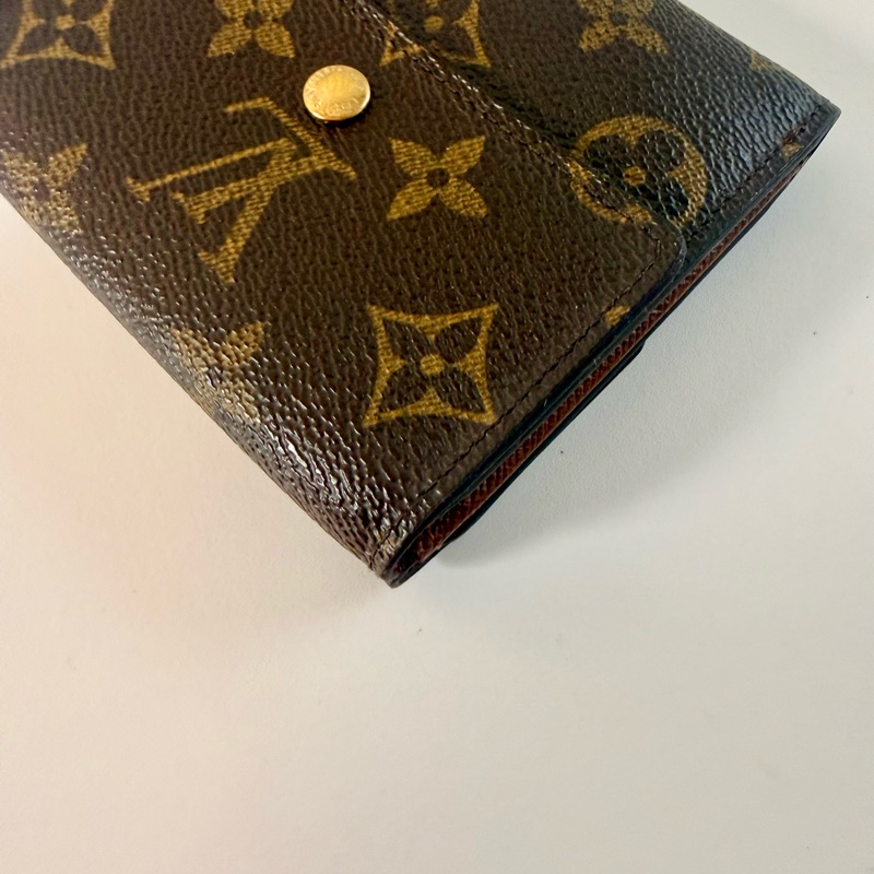✔️LV Louis Vuitton 路易威登 Monogram M61652 原花金扣三折零錢短夾-10
