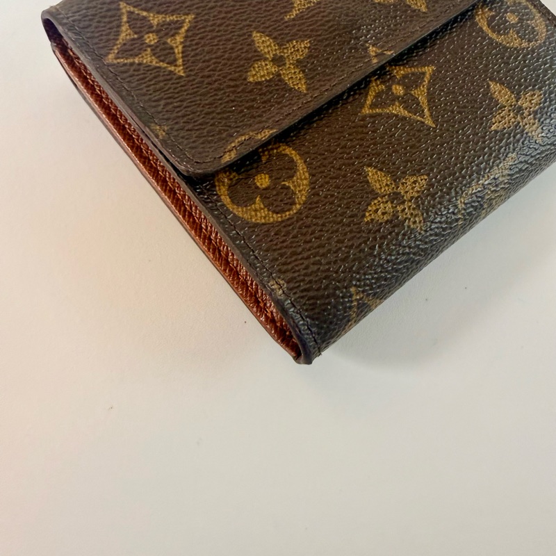 ✔️LV Louis Vuitton 路易威登 Monogram M61652 原花金扣三折零錢短夾-22