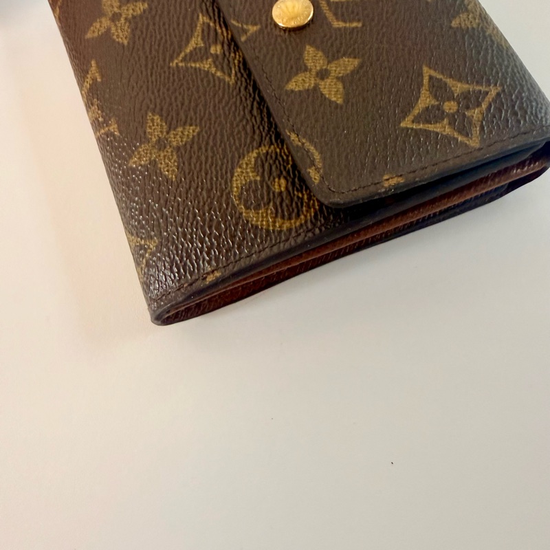 ✔️LV Louis Vuitton 路易威登 Monogram M61652 原花金扣三折零錢短夾-24