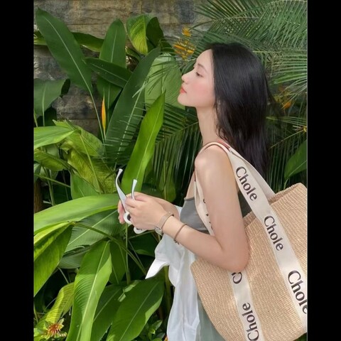 CHLOE Woody 字母刺繡草編包 肩背包