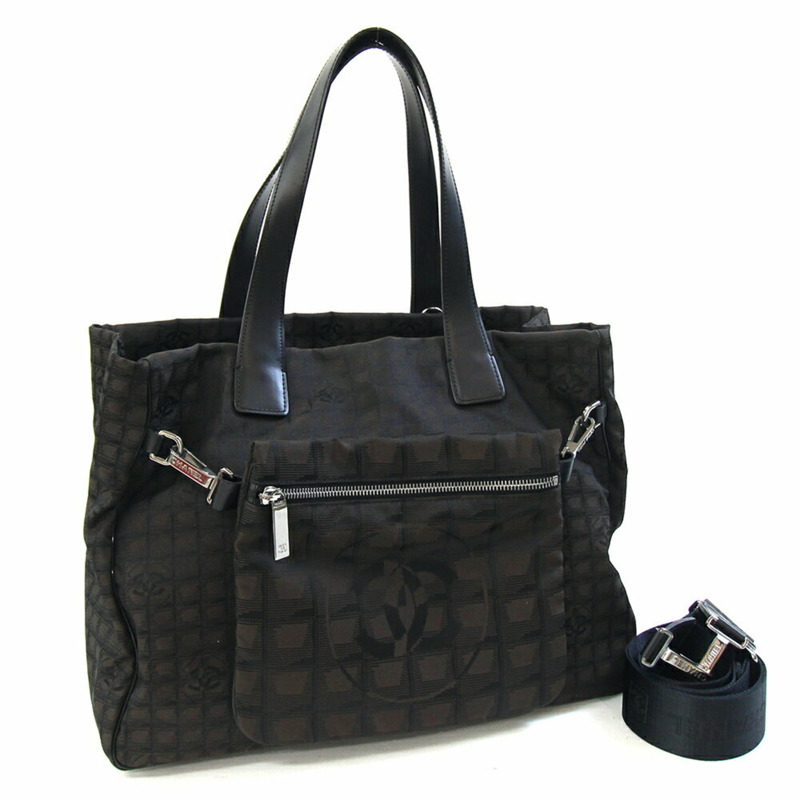 香奈兒新款旅行系列手袋 A26156 棕色尼龍帆布皮革肩背包（女款）-0