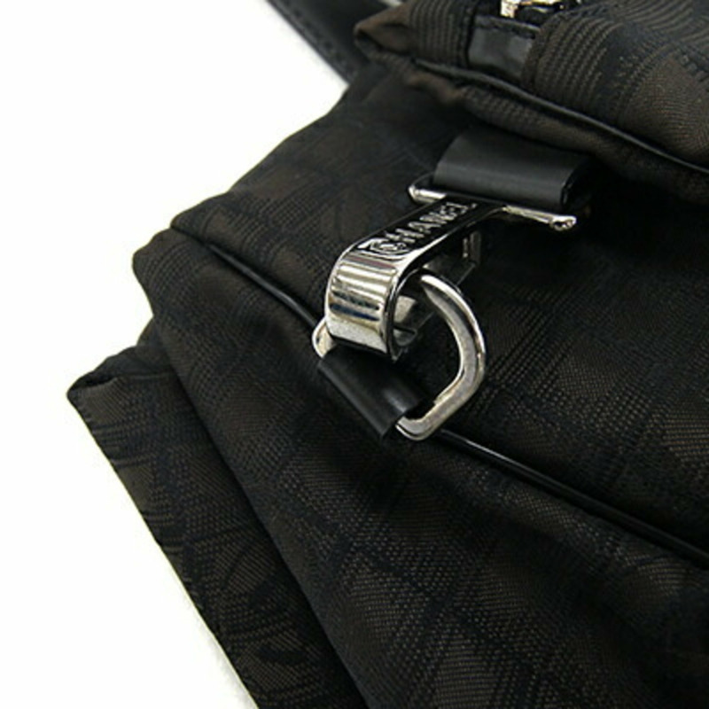 香奈兒新款旅行系列手袋 A26156 棕色尼龍帆布皮革肩背包（女款）-7