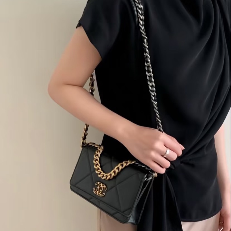 香奈兒 Chanel 19 bag woc 黑金-1