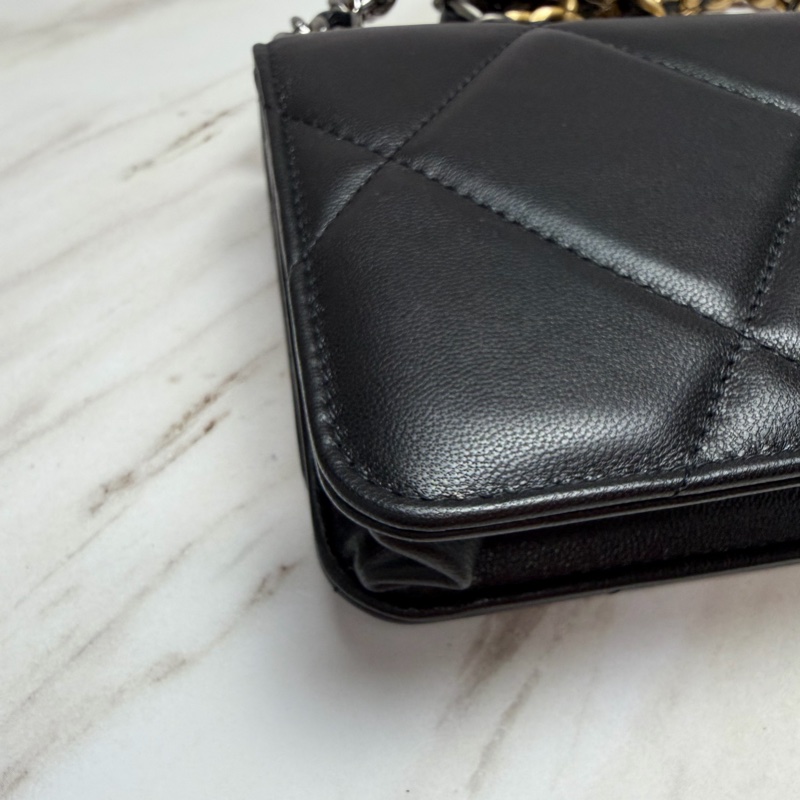 香奈兒 Chanel 19 bag woc 黑金-9