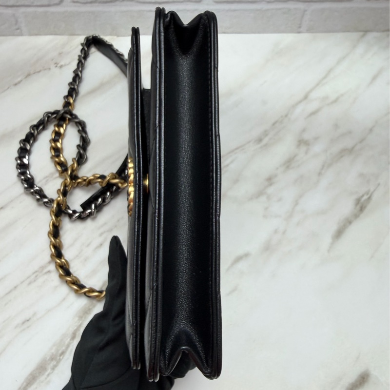 香奈兒 Chanel 19 bag woc 黑金-11