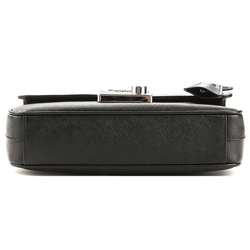 PRADA Saffiano 斜背包-9