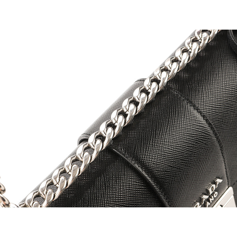 PRADA Saffiano 斜背包-11