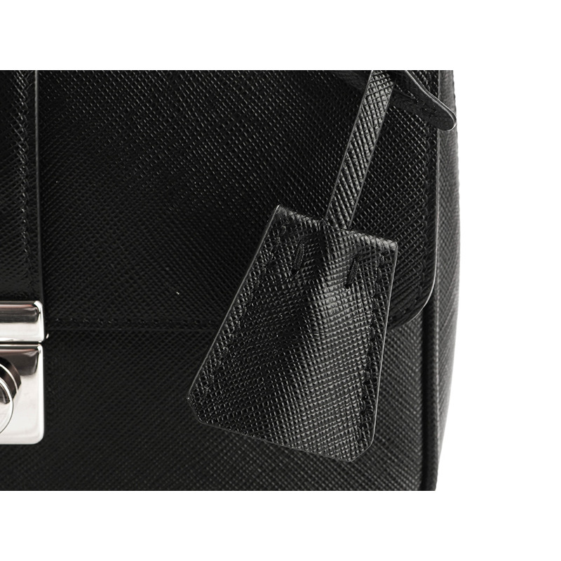 PRADA Saffiano 斜背包-12