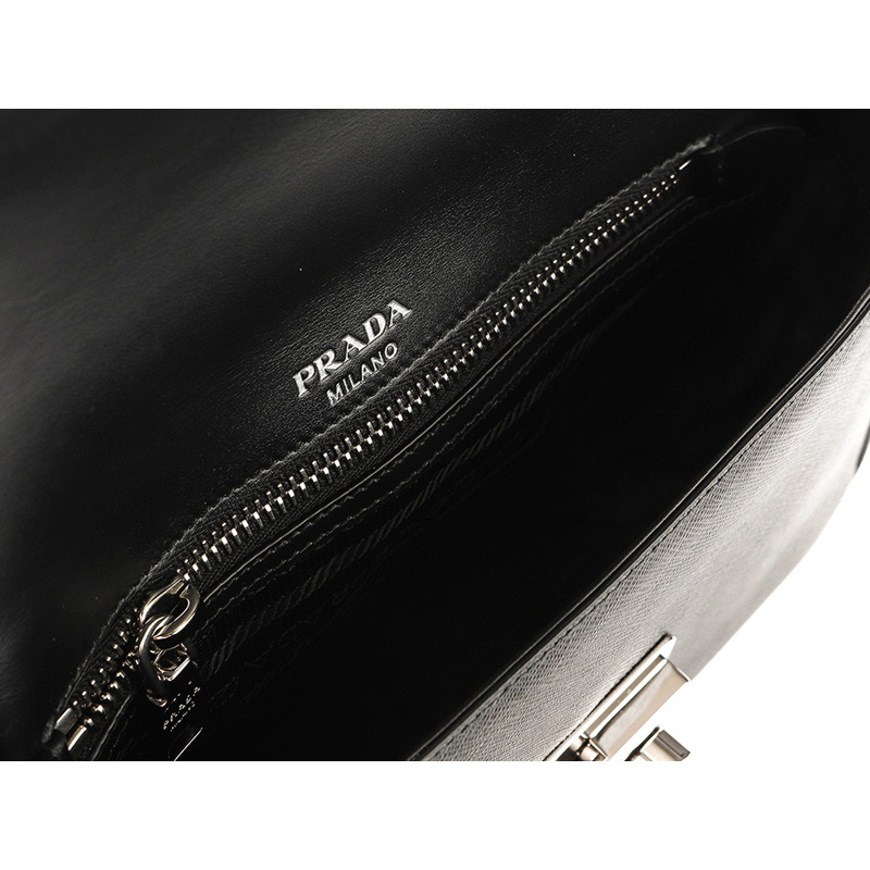 PRADA Saffiano 斜背包-15