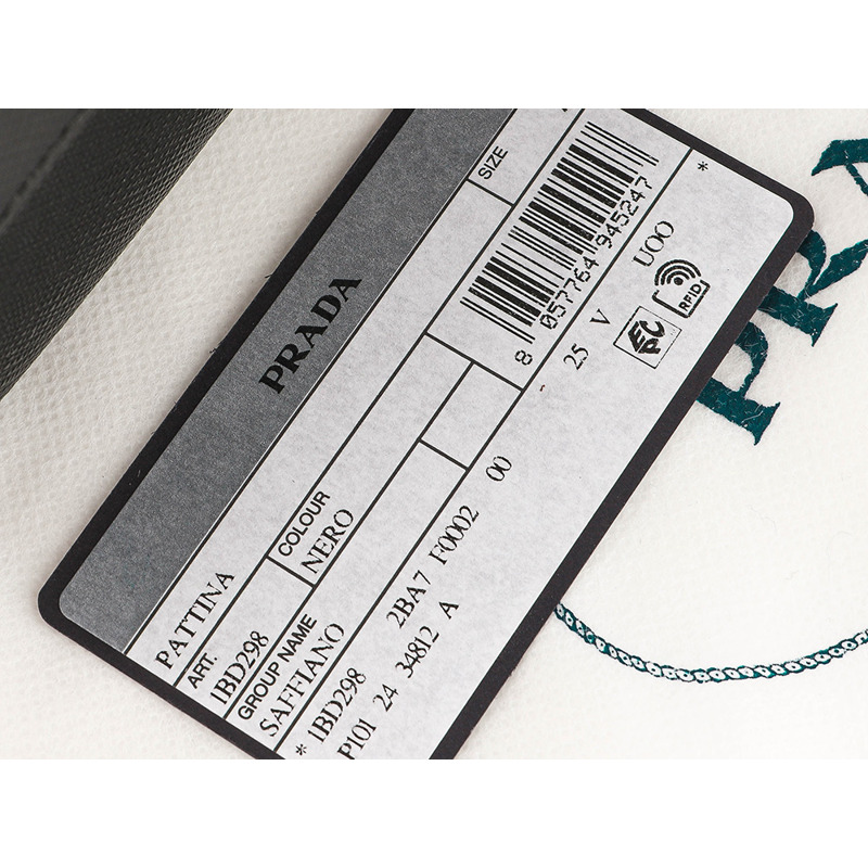 PRADA Saffiano 斜背包-18