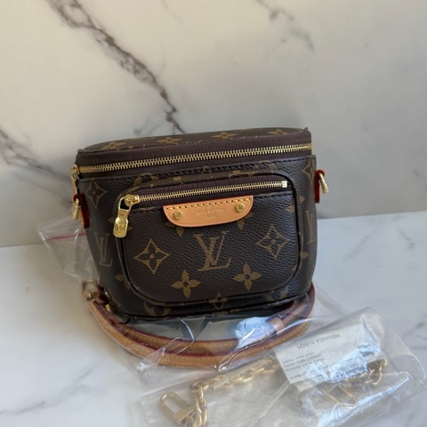 🎆迎新年只要$56,800🔥LV Mini Bumbag M82335 晶片款 （99新）