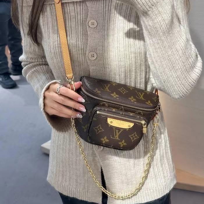 🎆迎新年只要$56,800🔥LV Mini Bumbag M82335 晶片款 （99新）-0
