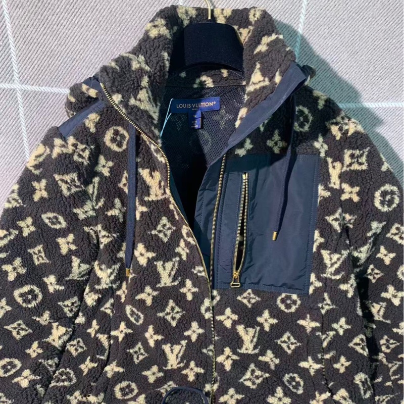 99新24s LV/路易威登滿印老花泰迪外套 32碼女款，肩寬43cm，沒有附件-0